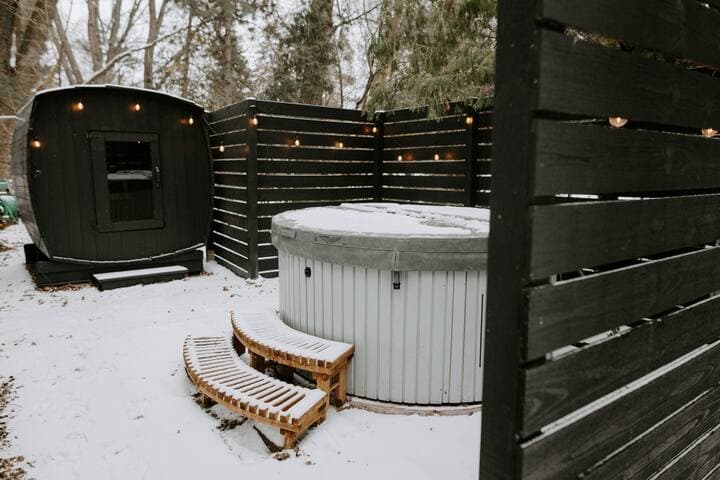 Heirloom Cottage | Getaway w/ Hot Tub & Sauna