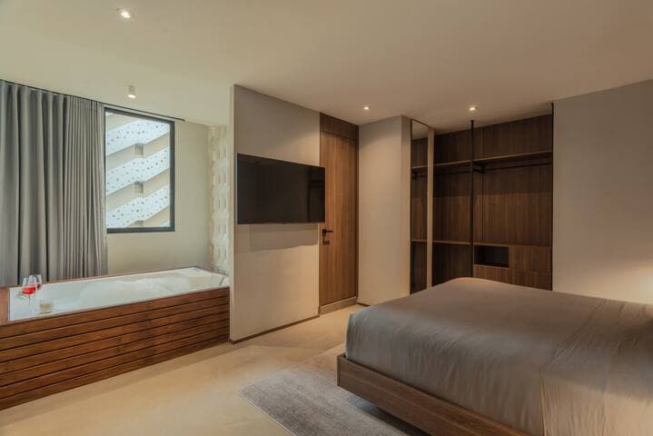 CasaOded#5 VIP Jacuzzi Suites & Private Disco Club