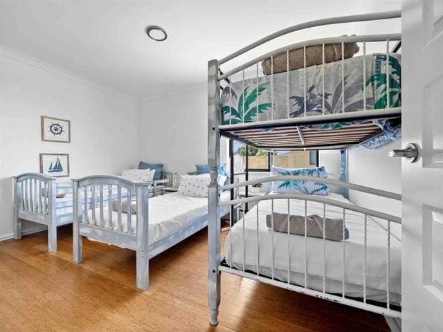 Book direct falconbeachhousewa@gmail.com