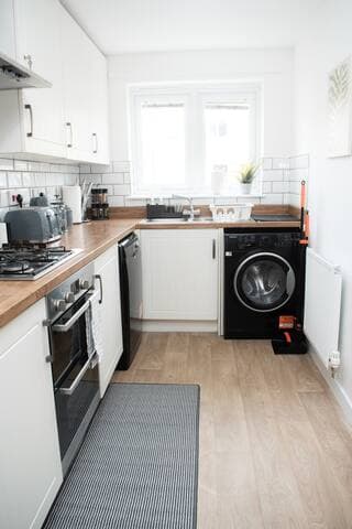 Beautiful traditional style Kitchen with oven and grill, gas cooker hobs, kettle, toaster, microwave, washing machine, fridge/freezer, dishwasher and cafetiere. It comes with all cutlery, utensils and pots/pans as well as an array of herbs and spices