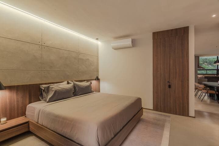 CasaOded#5 VIP Jacuzzi Suites & Private Disco Club