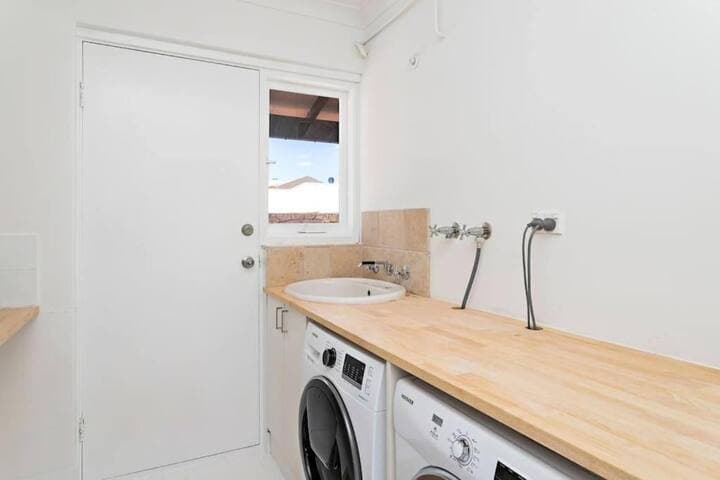 Mandurah<>Balcony<>Oceanview<>Backyard<>BBQ