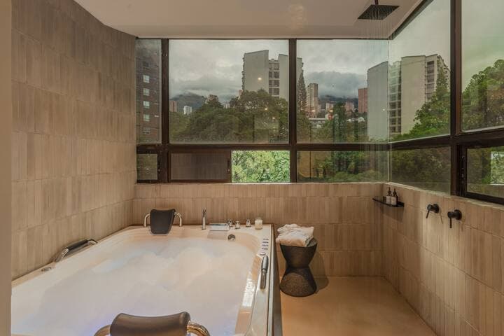 CasaOded#5 VIP Jacuzzi Suites & Private Disco Club