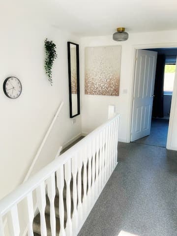 Comfy modern semi-detached | 400Mb WiFi | Parking