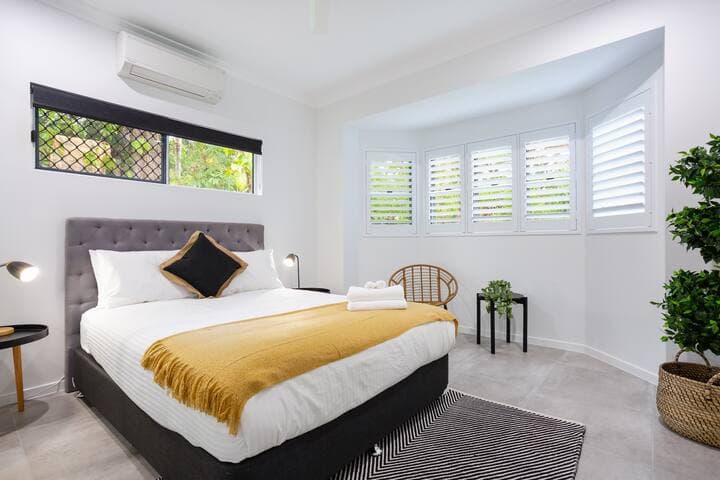 Bedroom 3 with queen size bed