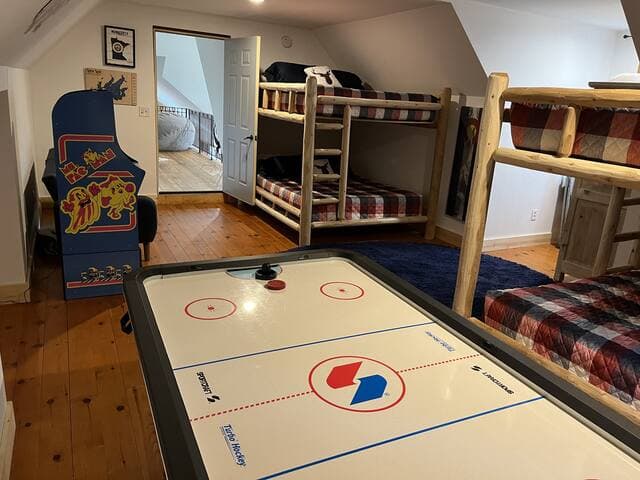 Bunk room Ms Pac man game