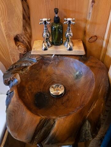 Wooden pedestals, basins and shelves