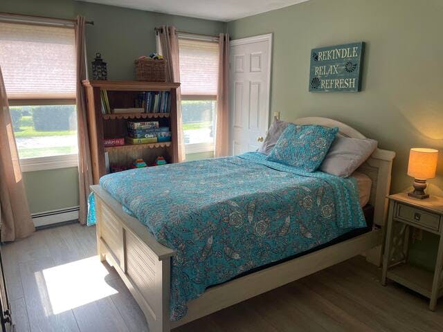 Full size bed, 1st floor. Combined playroom.