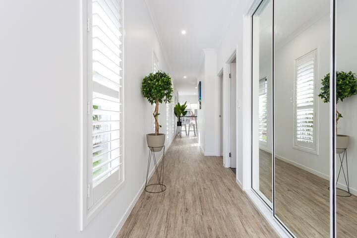 Wide and bright entry hall way