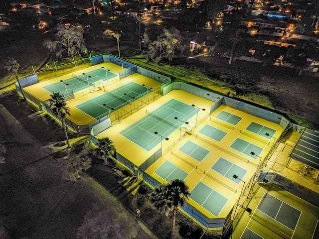 Guest can enjoy tennis, pickleball and other community facilities - open till 9p