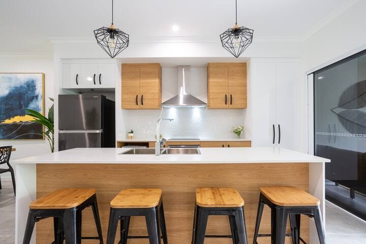Imagine cooking beautiful meals in this delightful chef's kitchen fully equipped with all the latest appliances, including a dishwasher, ceramic electric stove & oven even an espresso coffee machine.