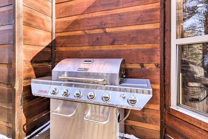 Wraparound Porch | Gas Grill