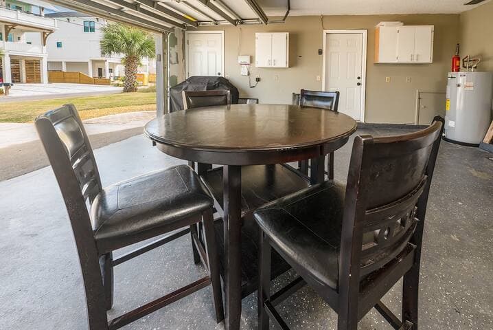 A quiet garage where you can enjoy a card game with friends and family.