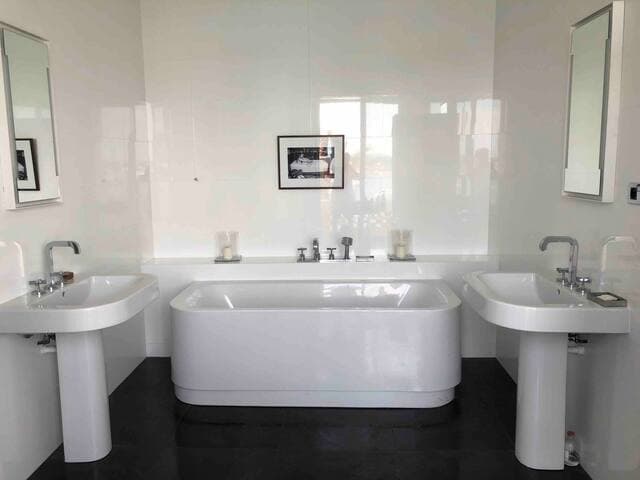 chambre 1 / salle de bain