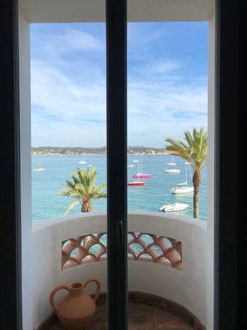 Chambre 2 / balcon / vue depuis le lit