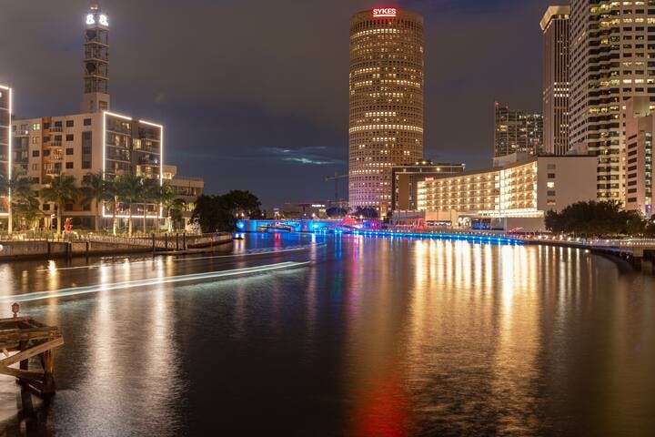 Immerse yourself in the beauty of Tampa Riverwalk, voted #1 in the country. Enjoy a delightful evening stroll, exploring eateries and pubs, all within a 10-minute radius of our home. The perfect way to unwind and indulge in the vibrant atmosphere.