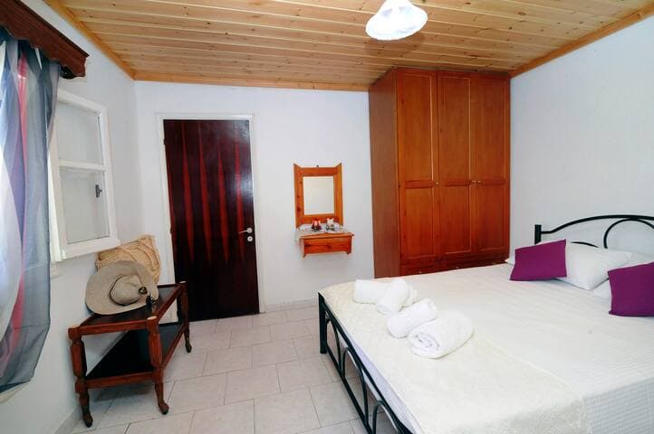 Traditional Cottage on the hillside of Antiperni