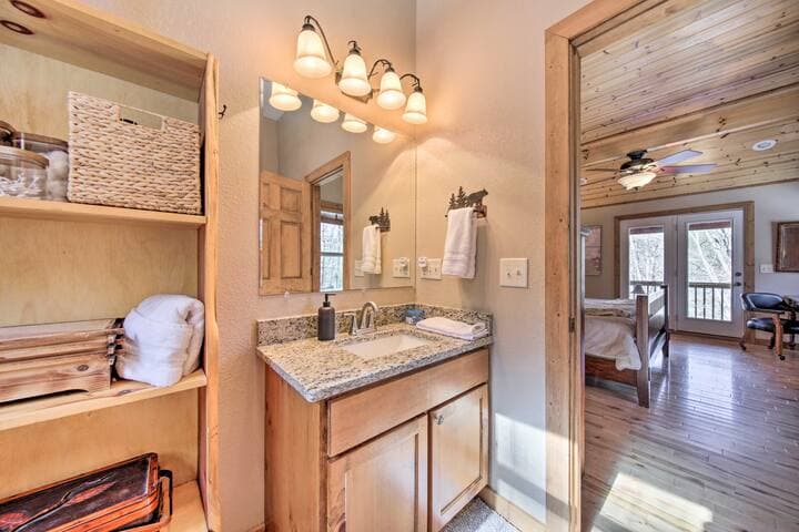 En-Suite Bathroom | Shampoo Provided