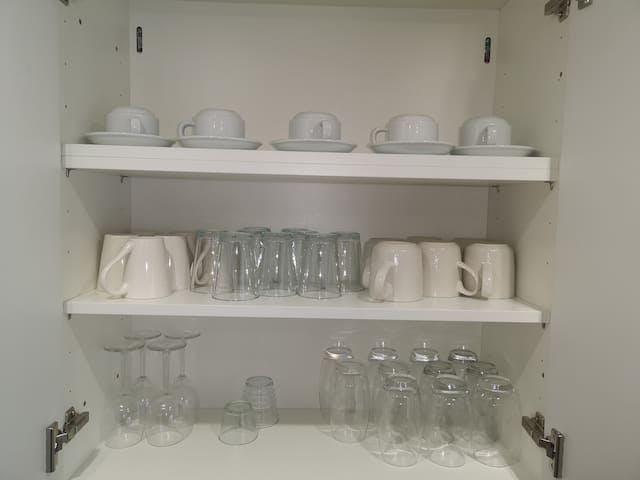 Tea cups, Drinking cups, Wine Glasses etc