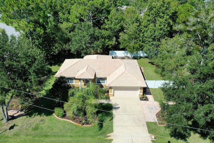 Front view of the property from above. Look at all those trees!