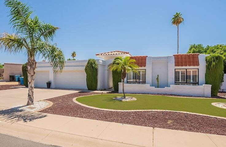 Welcome to the Cactus Cafe! This inviting house boasts a frontage that is easily recognizable, making it a breeze to locate and enjoy its comfortable embrace.