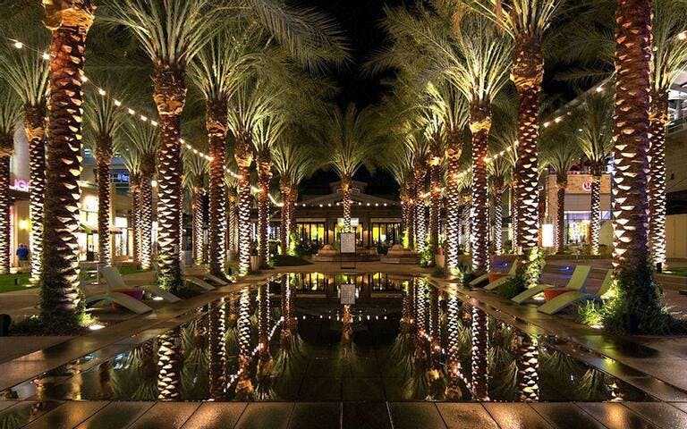 Enjoy the beauty, especially in the evening, at Scottsdale Quarter and Kierland Commons! A splash pad for children can be found in the heart of Scottsdale Quarter to help beat the heat. (Photo credit to www.phoenixurbanspaces.com)