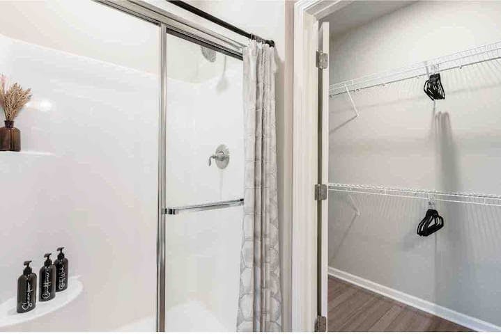 En-suite Bathroom 1 with Walk-In Shower 