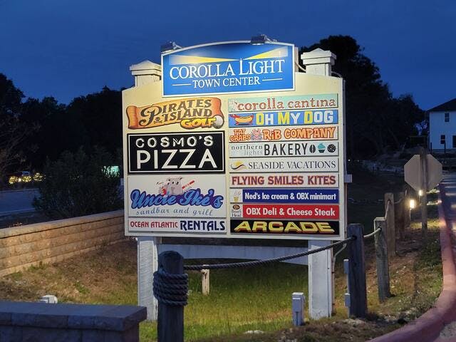 Corolla Light Town Center is right next door with lots of restaurants, shopping and entertainment. 