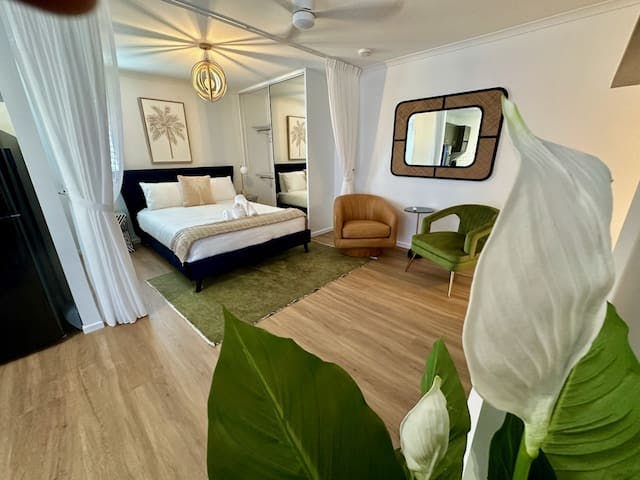 Palm Studio Villa Queen size bed