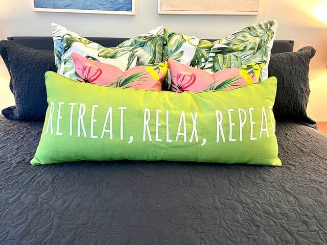 Holiday getaway — 3 pools + walk 2 beach!