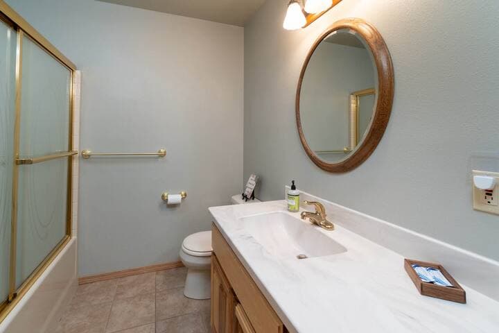 Riverfront,Hot Tub,Cali King, Canoe, Paddle Boards