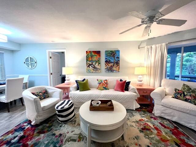 Holiday getaway — 3 pools + walk 2 beach!