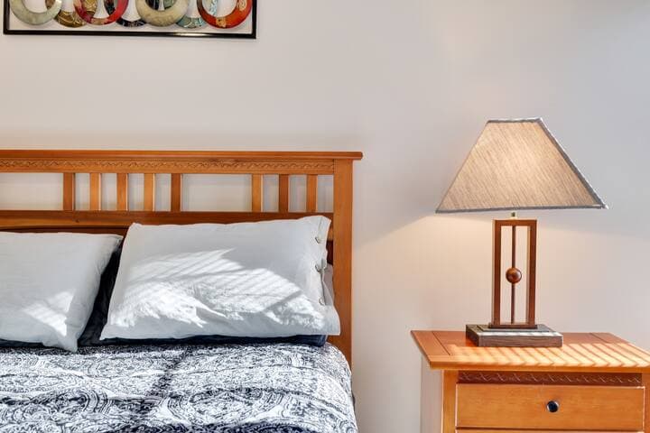 Pocono Mountain Home , Hot Tub- 1 Mile to Skiing!