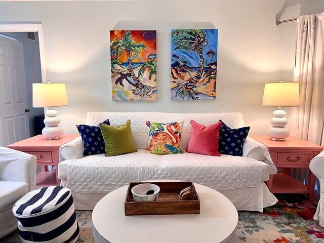 Holiday getaway — 3 pools + walk 2 beach!