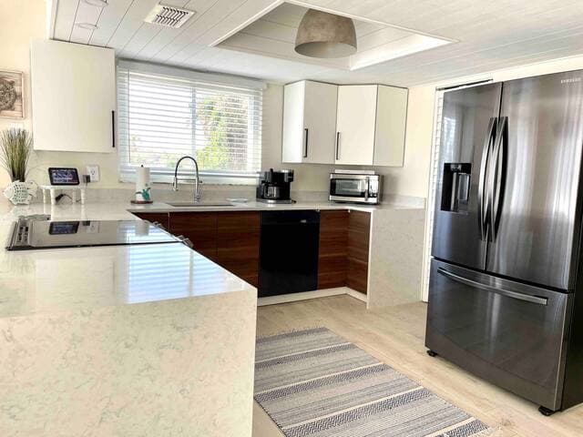 Fully-loaded kitchen has everything you need to prepare meals.