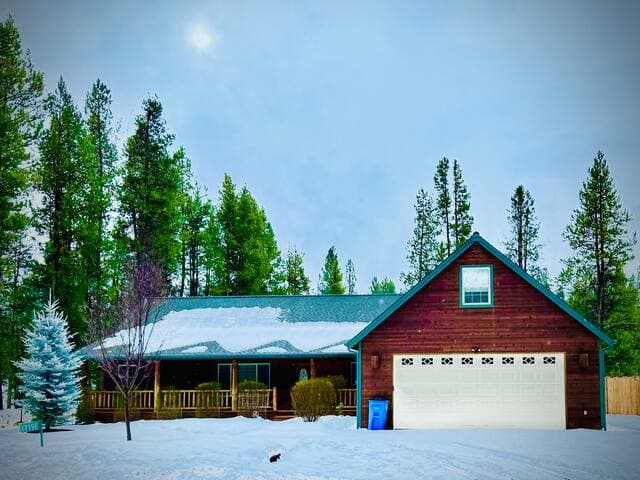 Riverfront,Hot Tub,Cali King, Canoe, Paddle Boards