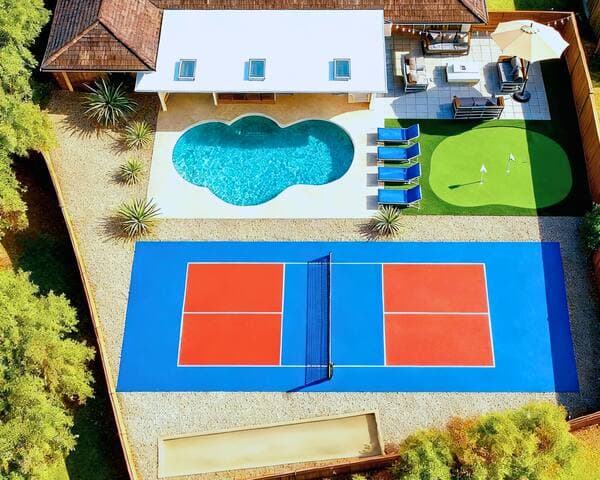 Hot Tub + Nespresso Bar + Spa