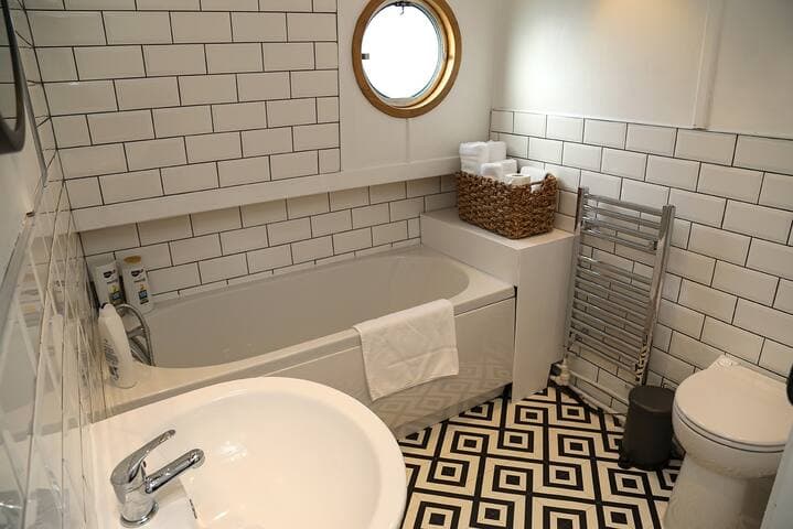Bathroom on the Liverpool Boat