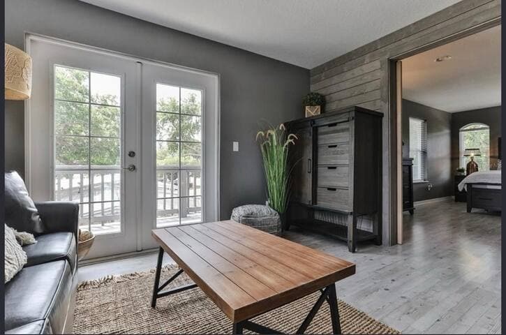 Attention Snowbirds: Beachside Pool House