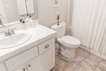 Full bath attached to ADU queen bedroom