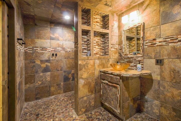 Hot Tub + Nespresso Bar + Spa