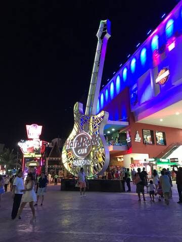 We are next door to The Forum which has the infamous Hard Rock Cafe, Carlos & Charlie’s, Coco Bongo, two convenient stores, plus a brand new food court with seven restaurants.