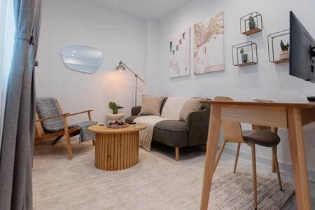 Sometimes, all you need is stillness and a cozy corner! :) Work from home station with fast wifi! 250+ Mbps