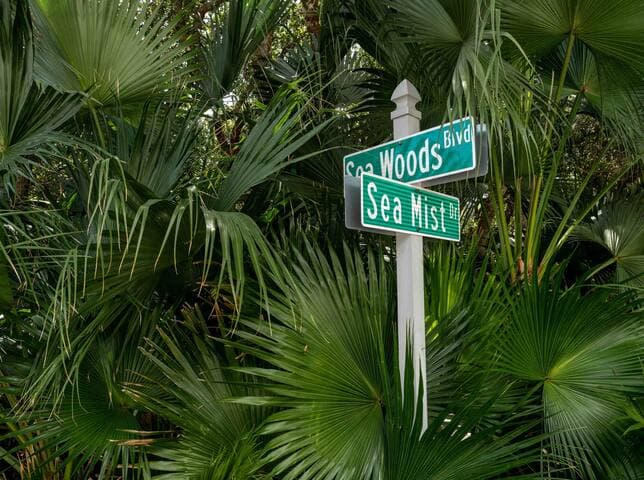 Holiday getaway — 3 pools + walk 2 beach!