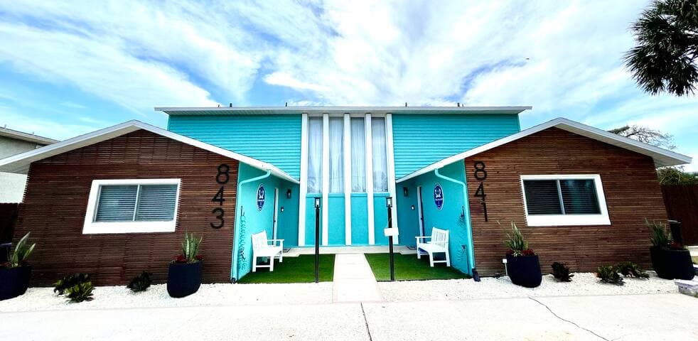 A Wave From It All 1 & 2 are newly-renovated townhomes just steps from the beautiful Atlantic Ocean.