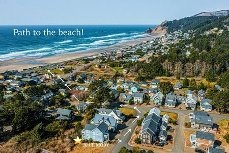 There is a community path to the beach. It's about 3 blocks to the Road's End State Park. Very fun to watch the kite surfers