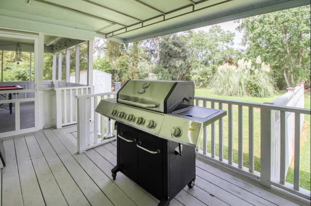 Game Room - 100 inch projector - By Marsh