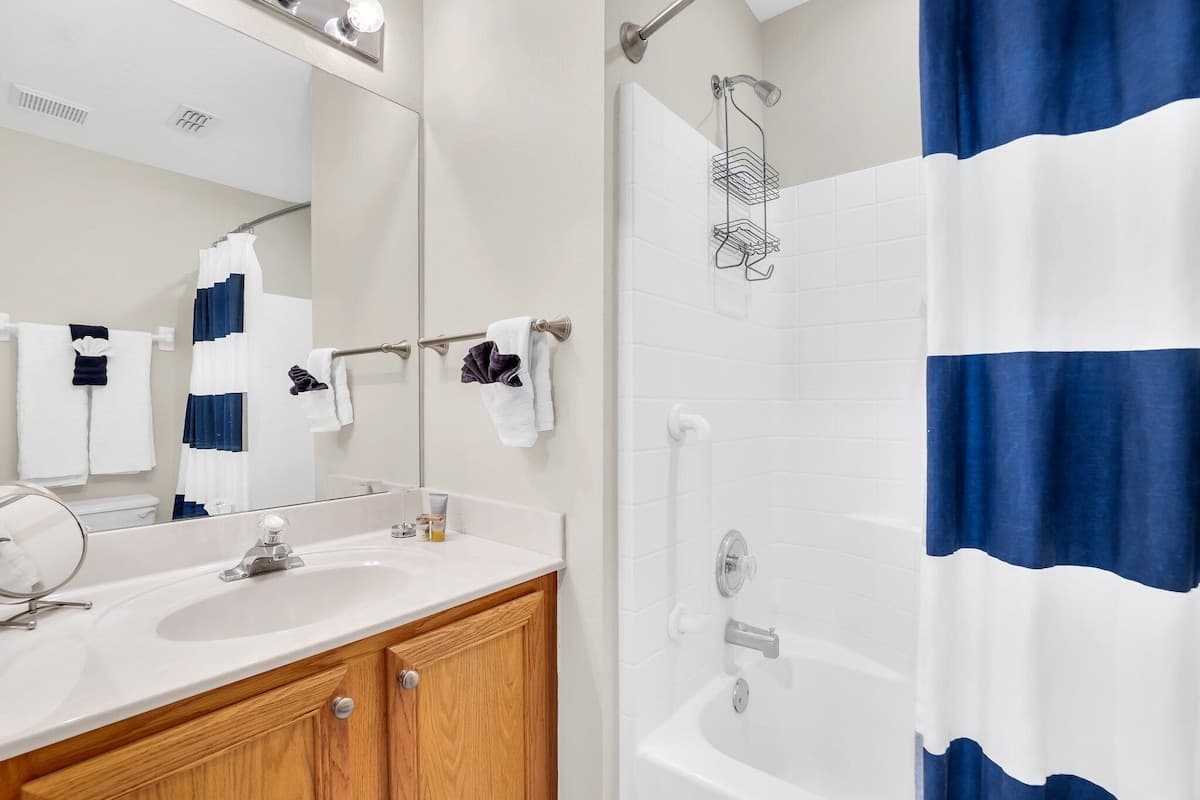 Queen Bedroom Bathroom