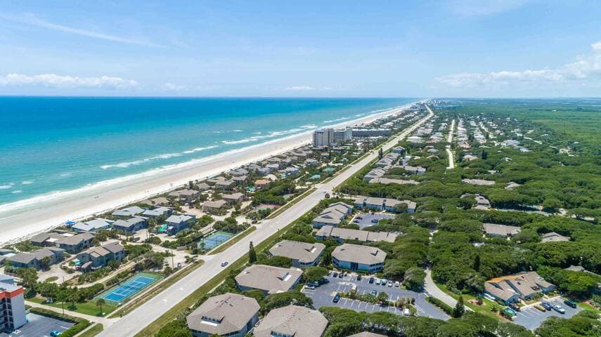 Holiday getaway — 3 pools + walk 2 beach!