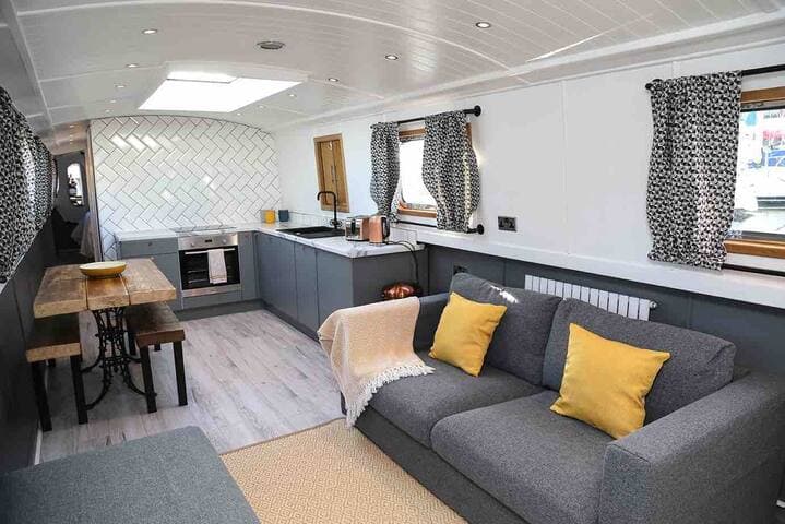 The Liverpool Boat for families, Liverpool Docks